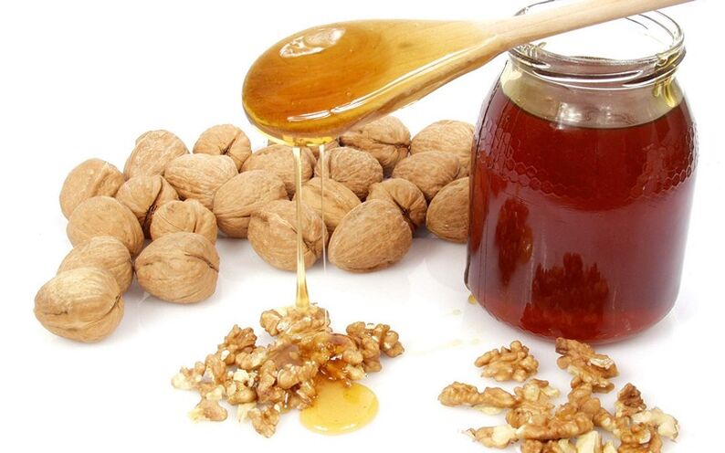 Walnuts with honey - a simple and tasty dish that helps to cope with impotence